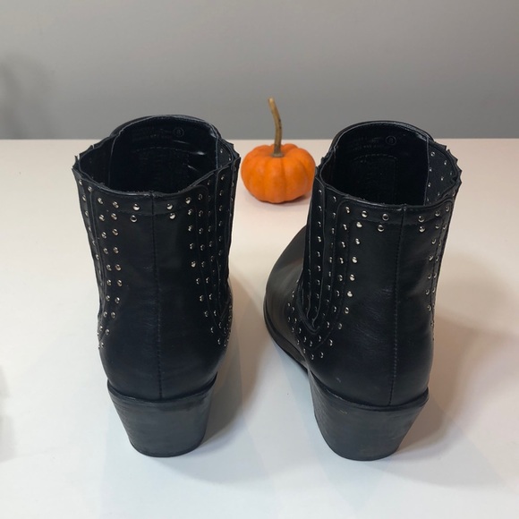 Black boots - Picture 3 of 4